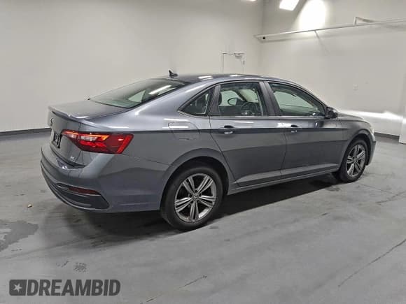 ✅ 2024 Volkswagen Jetta SE • VIN: 3VW7M7BU7RM025528 • Lot: 95124705. Listed on Copart with 40,676 mi. Free auction sales archive from the USA and detailed vehicle history report at DreamBid. Image 3.