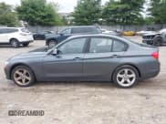 ✅ 2015 BMW 3 Series 328i xDrive • VIN: WBA3B5C59FF962103 • Lot: 43013037. Wystawiony na IAAI z przebiegiem 233 443 mil. Bezpłatny archiwum sprzedaży aukcyjnych z USA i szczegółowy raport historii pojazdu na DreamBid. Zdjęcie 14.