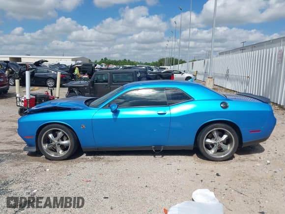 ✅ 2015 Dodge Challenger R/T Scat Pack Shaker • VIN: 2C3CDZFJ7FH833230 • Lot: 42818654. Listed on IAAI with 55,197 mi. Free auction sales archive from the USA and detailed vehicle history report at DreamBid. Image 14.