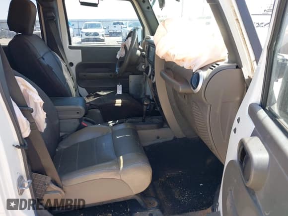 ✅ 2010 Jeep Wrangler Unlimited Sahara • VIN: 1J4HA5H19AL215395 • Лот: 43199080. Опубликован ранее на IAAI с пробегом 206 729 миль. Бесплатный доступ к архиву аукционных продаж из США и подробный отчёт об истории автомобиля на DreamBid. Изображение 5.