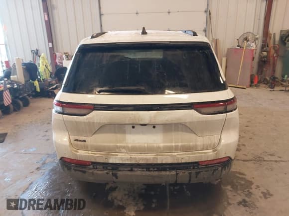✅ 2024 Jeep Grand Cherokee Laredo • VIN: 1C4RJHAG8RC699548 • Lot: 41323630. Listed on IAAI with 21,292 mi. Free auction sales archive from the USA and detailed vehicle history report at DreamBid. Image 16.