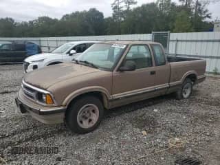 1997 Chevrolet S-10 LS with VIN 1GCCS19X6V8171454, listed as a Copart auction lot 85828805 with 126,864 mi miles and Clean title. Bid and sale history available at DreamBid. Image 1.