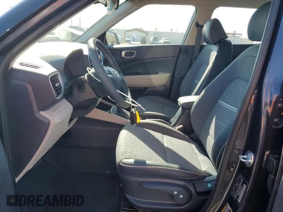 ✅ 2025 Hyundai Venue SEL • VIN: KMHRC8A34SU356271 • Lot: 46292725. Listed on Copart with 2,918 mi. Free auction sales archive from the USA and detailed vehicle history report at DreamBid. Image 7.