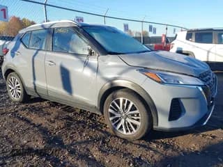 ✅ 2021 Nissan Kicks SV • VIN: 3N1CP5CV6ML472650 • Lot: 43564123. Wystawiony na IAAI z przebiegiem 69 065 mil. Bezpłatny archiwum sprzedaży aukcyjnych z USA i szczegółowy raport historii pojazdu na DreamBid. Zdjęcie 1.