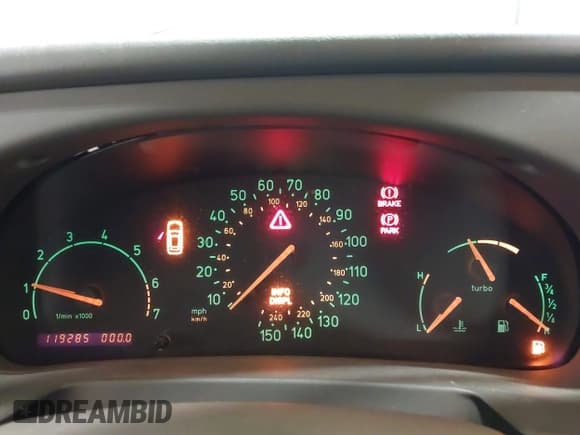 ✅ 2001 Saab 9-3 • VIN: YS3DD55H112047165 • Lot: 42346121. Wystawiony na IAAI z przebiegiem 119 285 mil. Bezpłatny archiwum sprzedaży aukcyjnych z USA i szczegółowy raport historii pojazdu na DreamBid. Zdjęcie 7.