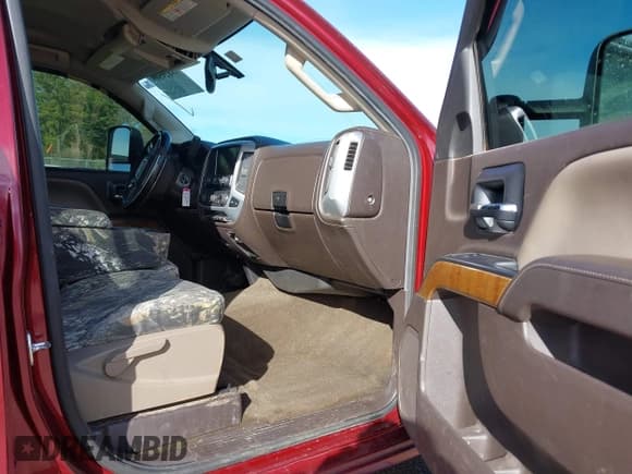 ✅ 2015 GMC Sierra 2500HD SLE • VIN: 1GT22YEG6FZ138198 • Lot: 41624549. Wystawiony na IAAI z przebiegiem 84 438 mil. Bezpłatny archiwum sprzedaży aukcyjnych z USA i szczegółowy raport historii pojazdu na DreamBid. Zdjęcie 5.