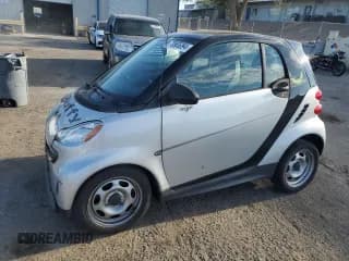 ✅ 2015 Smart fortwo Passion • VIN: WMEEJ3BA5FK804965 • Lot: 70965094. Wystawiony na Copart z przebiegiem 25 699 mil. Bezpłatny archiwum sprzedaży aukcyjnych z USA i szczegółowy raport historii pojazdu na DreamBid. Zdjęcie 1.