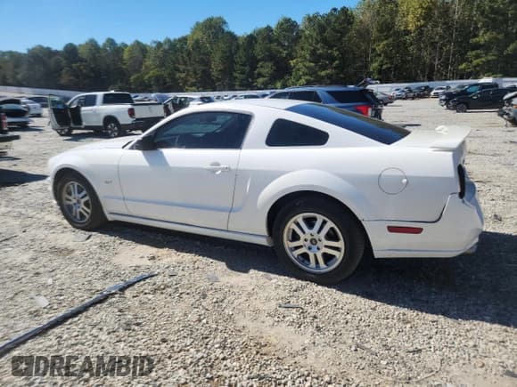 ✅ 2005 Ford Mustang GT Deluxe • VIN: 1ZVFT82H055115949 • Лот: 82492605. Опубликован ранее на Copart с пробегом 245 152 миль. Бесплатный доступ к архиву аукционных продаж из США и подробный отчёт об истории автомобиля на DreamBid. Изображение 2.