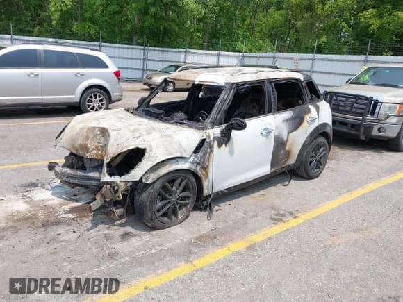 ✅ 2014 MINI Countryman • VIN: WMWZB3C5XEWR42262 • Lot: 42391574. Listed on IAAI with Not provided. Free auction sales archive from the USA and detailed vehicle history report at DreamBid. Image 2.