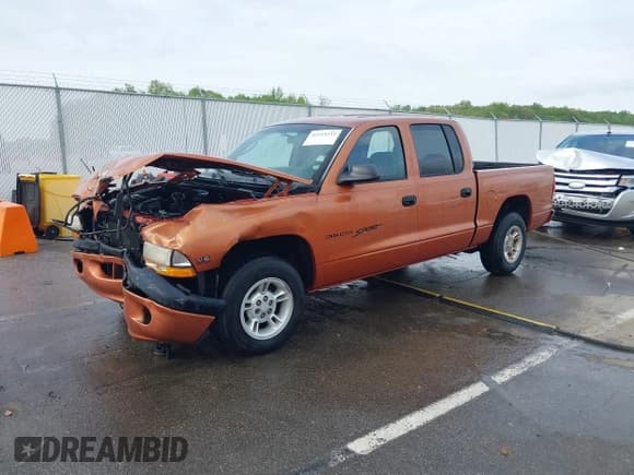 ✅ 2000 Dodge Dakota Sport • VIN: 1B7GL2AX6YS624270 • Lot: 42115234. Listed on IAAI with 187,410 mi. Free auction sales archive from the USA and detailed vehicle history report at DreamBid. Image 2.