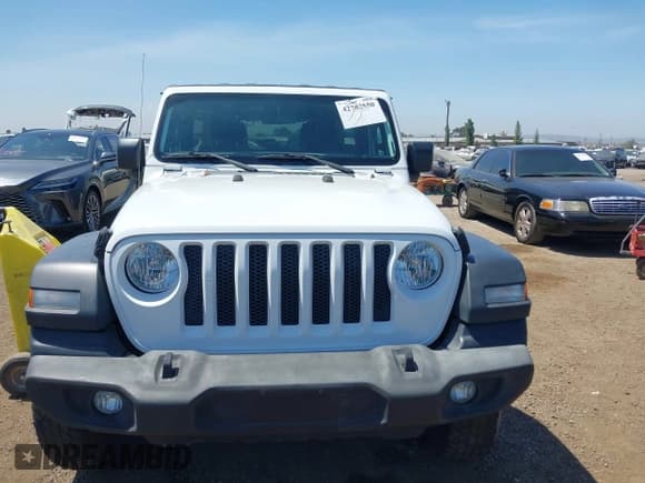 ✅ 2018 Jeep Wrangler Unlimited Sport • VIN: 1C4HJXDG4JW319142 • Lot: 42702550. Wystawiony na IAAI z przebiegiem 72 023 mil. Bezpłatny archiwum sprzedaży aukcyjnych z USA i szczegółowy raport historii pojazdu na DreamBid. Zdjęcie 12.