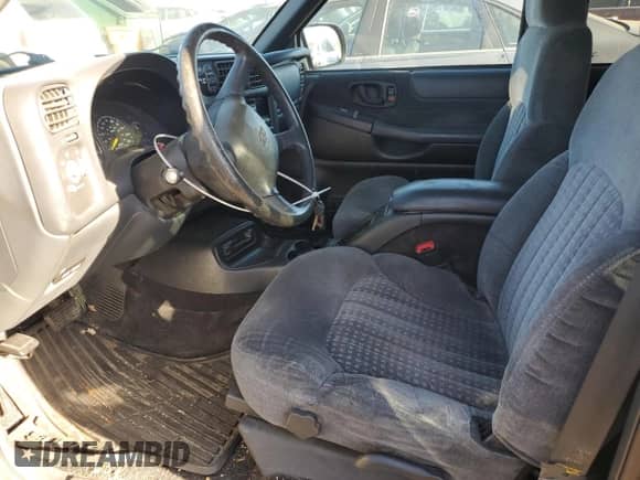 ✅ 2000 Chevrolet Blazer LT • VIN: 1GNDT13W6Y2295188 • Lot: 74136444. Listed on Copart with 101,231 mi miles. Access the free auction sales archive from the USA and view a detailed vehicle history report at DreamBid. Image 7.