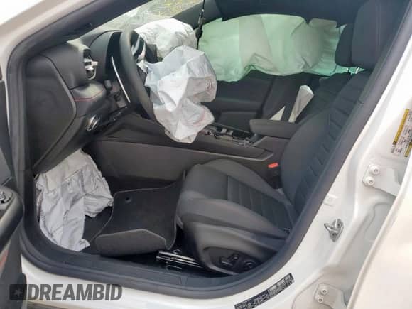 2024 Dodge Hornet R/T z VIN ZACPDFCW7R3A28897, wystawiony jako Copart lot #57393905 z przebiegiem 29 869 mil mil oraz Nie do naprawy • Non repairable. Historia ofert i sprzedaży dostępna na DreamBid. Obrazek 7.