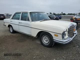 ✅ 1973 Mercedes-Benz 280 • VIN: 10806712020481 • Лот: 56069415. Опубликован ранее на Copart с пробегом 2 429 миль. Бесплатный доступ к архиву аукционных продаж из США и подробный отчёт об истории автомобиля на DreamBid. Изображение 4.