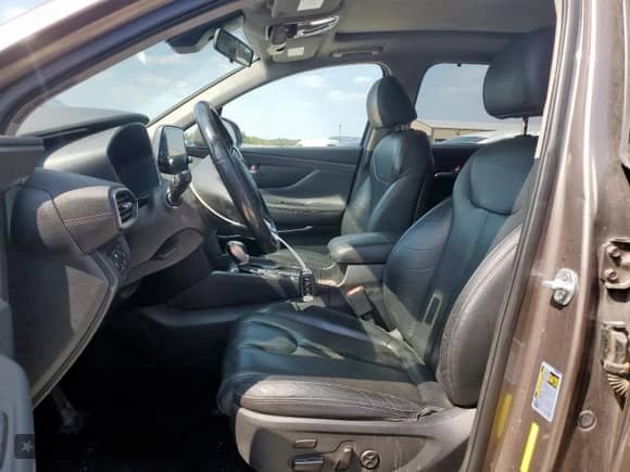 2019 Hyundai Santa Fe Limited z VIN 5NMS5CAA2KH070444, wystawiony jako Copart lot #84543025 z przebiegiem 147 547 mil mil oraz Czysty tytuł • Clean title. Historia ofert i sprzedaży dostępna na DreamBid. Obrazek 7.