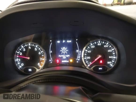 ✅ 2017 Jeep Renegade Sport • VIN: ZACCJBAB4HPF61779 • Lot: 43612486. Wystawiony na IAAI z przebiegiem 82 665 mil. Bezpłatny archiwum sprzedaży aukcyjnych z USA i szczegółowy raport historii pojazdu na DreamBid. Zdjęcie 7.