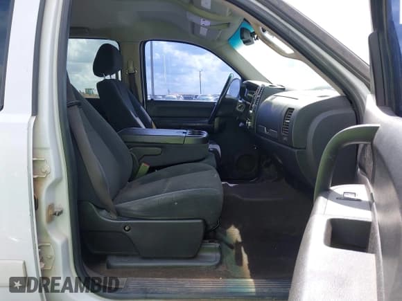 ✅ 2008 Chevrolet Silverado 1500 1LT • VIN: 3GCEC13J98G295808 • Lot: 43534433. Wystawiony na IAAI z przebiegiem 285 031 mil. Bezpłatny archiwum sprzedaży aukcyjnych z USA i szczegółowy raport historii pojazdu na DreamBid. Zdjęcie 5.