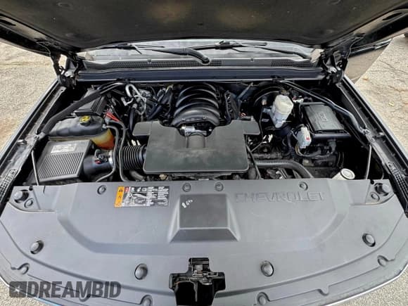 ✅ 2019 Chevrolet Suburban LS • VIN: 1GNSCGKC4KR325580 • Lot: 94820665. Wystawiony na Copart z przebiegiem 203 807 mil. Bezpłatny archiwum sprzedaży aukcyjnych z USA i szczegółowy raport historii pojazdu na DreamBid. Zdjęcie 7.