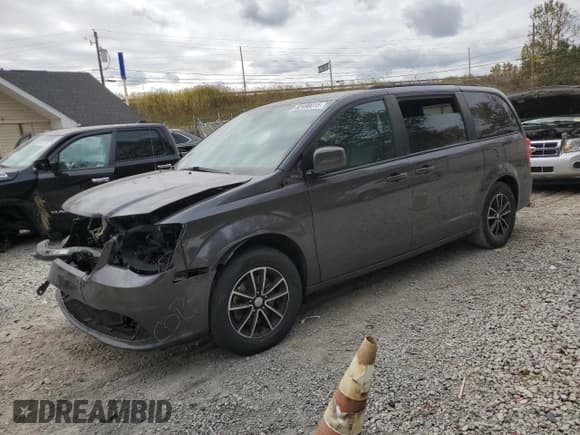 ✅ 2018 Dodge Grand Caravan GT • VIN: 2C4RDGEG1JR284093 • Лот: 82490015. Опубликован ранее на Copart с пробегом 151 985 миль. Бесплатный доступ к архиву аукционных продаж из США и подробный отчёт об истории автомобиля на DreamBid. Изображение 1.