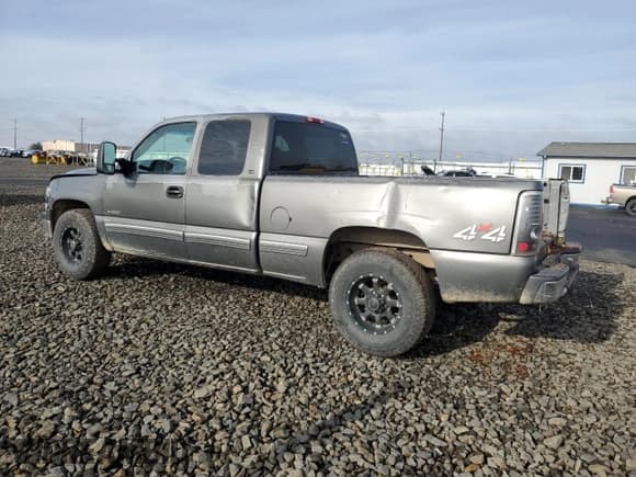 ✅ 2000 Chevrolet Silverado 1500 LS • VIN: 2GCEK19V5Y1152456 • Lot: 92304185. Wystawiony na Copart z przebiegiem 295 253 mil. Bezpłatny archiwum sprzedaży aukcyjnych z USA i szczegółowy raport historii pojazdu na DreamBid. Zdjęcie 2.