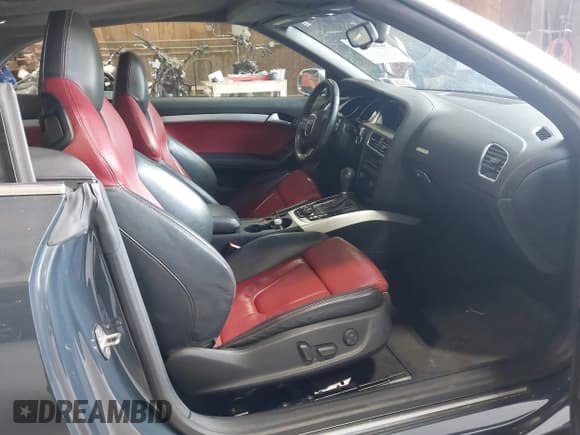 ✅ 2011 Audi S5 Premium Plus • VIN: WAUCGAFH2BN019549 • Lot: 42861089. Listed on IAAI with 121,140 mi. Free auction sales archive from the USA and detailed vehicle history report at DreamBid. Image 5.