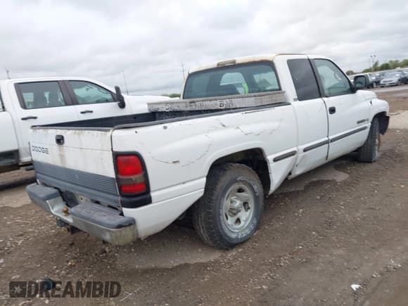 ✅ 1998 Dodge 1500 • VIN: 3B7HC12YXWM244960 • Lot: 43754203. Wystawiony na IAAI z przebiegiem 102 061 mil. Bezpłatny archiwum sprzedaży aukcyjnych z USA i szczegółowy raport historii pojazdu na DreamBid. Zdjęcie 4.