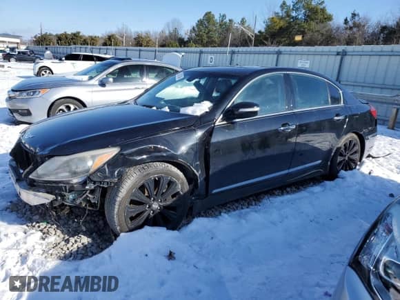 2013 Hyundai Genesis R-Spec z VIN KMHGC4DH0DU242911, wystawiony jako Copart lot #37426104 z przebiegiem 136 784 mil mil oraz Szkoda całkowita • Salvage title. Historia ofert i sprzedaży dostępna na DreamBid. Obrazek 1.