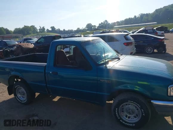 ✅ 1994 Ford Ranger XLT • VIN: 1FTCR10X5RUA01060 • Lot: 42060781. Listed on IAAI with 47,499 mi. Free auction sales archive from the USA and detailed vehicle history report at DreamBid. Image 5.