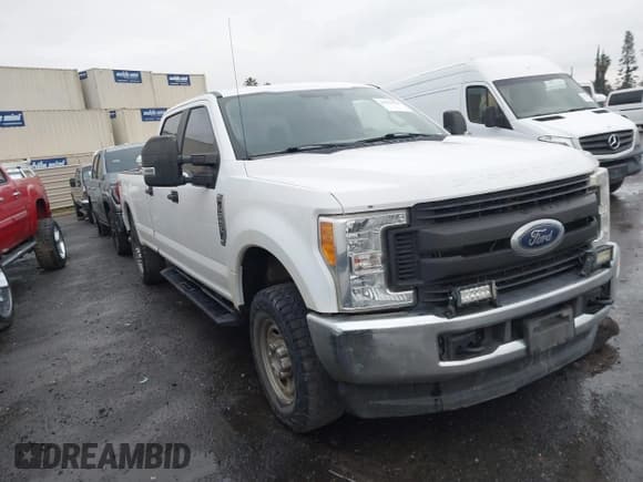 ✅ 2017 Ford F-250 Lariat • VIN: 1FT7W2B63HEF18578 • Lot: 43523629. Listed on IAAI with 162,714 mi. Free auction sales archive from the USA and detailed vehicle history report at DreamBid. Image 1.
