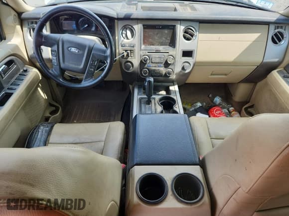 ✅ 2015 Ford Expedition XLT • VIN: 1FMJU1JT5FEF10391 • Lot: 68858225. Wystawiony na Copart z przebiegiem 178 509 mil. Bezpłatny archiwum sprzedaży aukcyjnych z USA i szczegółowy raport historii pojazdu na DreamBid. Zdjęcie 8.