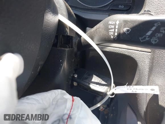 ✅ 2009 Volkswagen Rabbit S • VIN: WVWDA71K39W083764 • Lot: 42051848. Listed on IAAI with 164,403 mi. Free auction sales archive from the USA and detailed vehicle history report at DreamBid. Image 11.