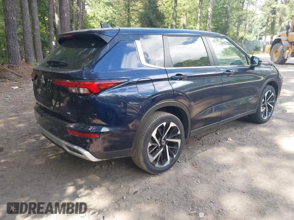 ✅ 2024 Mitsubishi Outlander SE • VIN: JA4J3VA82RZ042539 • Lot: 42838277. Listed on IAAI with 13,356 mi. Free auction sales archive from the USA and detailed vehicle history report at DreamBid. Image 4.