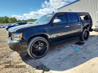 ✅ 2008 Chevrolet Suburban 1LT • VIN: 1GNFK16338J114793 • Lot: 70915985. Wystawiony na Copart z przebiegiem 235 245 mil. Bezpłatny archiwum sprzedaży aukcyjnych z USA i szczegółowy raport historii pojazdu na DreamBid. Zdjęcie 1.