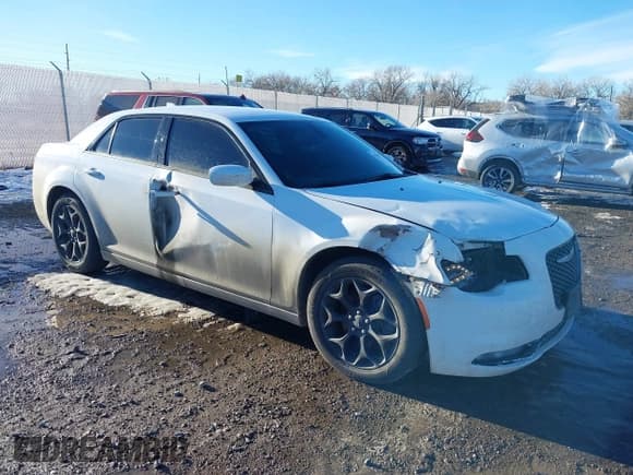 ✅ 2019 Chrysler 300 S • VIN: 2C3CCAGG8KH542723 • Lot: 41214612. Wystawiony na IAAI z przebiegiem Nie podano. Bezpłatny archiwum sprzedaży aukcyjnych z USA i szczegółowy raport historii pojazdu na DreamBid. Zdjęcie 1.