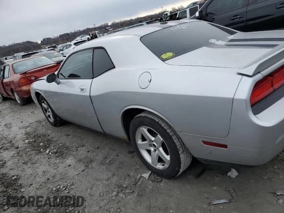 ✅ 2010 Dodge Challenger SE • VIN: 2B3CJ4DV4AH322761 • Lot: 86652574. Wystawiony na Copart z przebiegiem 142 726 mil. Bezpłatny archiwum sprzedaży aukcyjnych z USA i szczegółowy raport historii pojazdu na DreamBid. Zdjęcie 2.