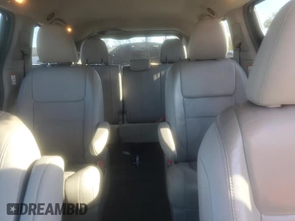 ✅ 2015 Toyota Sienna Limited Premium • VIN: 5TDDK3DCXFS111677 • Лот: 90313725. Опубликован ранее на Copart с пробегом 220 444 миль. Бесплатный доступ к архиву аукционных продаж из США и подробный отчёт об истории автомобиля на DreamBid. Изображение 10.