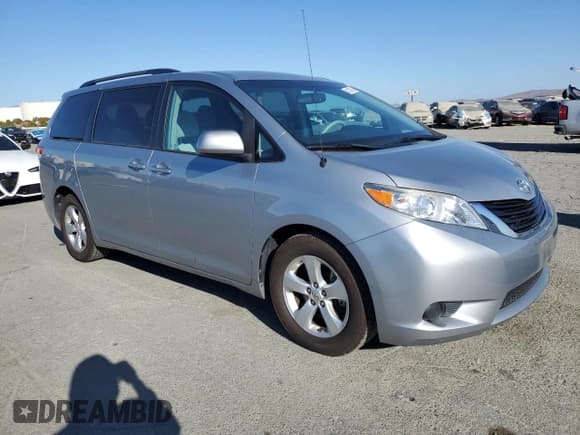 ✅ 2014 Toyota Sienna LE • VIN: 5TDKK3DC0ES417017 • Lot: 81239745. Listed on Copart with 155,123 mi. Free auction sales archive from the USA and detailed vehicle history report at DreamBid. Image 4.