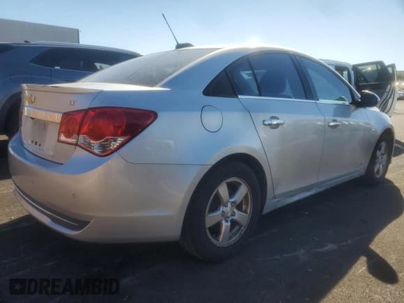 ✅ 2015 Chevrolet Cruze LT • VIN: 1G1PC5SB1F7192541 • Lot: 82755765. Listed on Copart with 127,967 mi. Free auction sales archive from the USA and detailed vehicle history report at DreamBid. Image 3.
