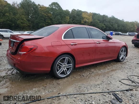 ✅ 2019 Mercedes-Benz E 300 • VIN: WDDZF4JB9KA631894 • Lot: 89841075. Wystawiony na Copart z przebiegiem 106 539 mil. Bezpłatny archiwum sprzedaży aukcyjnych z USA i szczegółowy raport historii pojazdu na DreamBid. Zdjęcie 3.