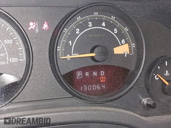 ✅ 2014 Jeep Patriot Latitude • VIN: 1C4NJPFA9ED650764 • Lot: 43681474. Wystawiony na IAAI z przebiegiem 130 064 mil. Bezpłatny archiwum sprzedaży aukcyjnych z USA i szczegółowy raport historii pojazdu na DreamBid. Zdjęcie 15.