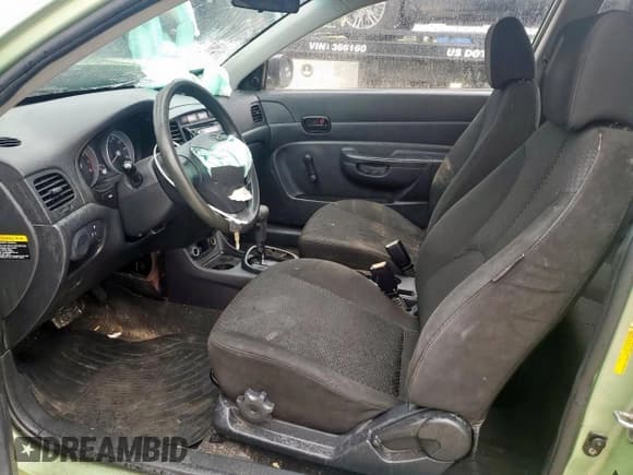 ✅ 2010 Hyundai Accent GS • VIN: KMHCM3AC5AU173868 • Lot: 63679405. Wystawiony na Copart z przebiegiem 120 708 mil. Bezpłatny archiwum sprzedaży aukcyjnych z USA i szczegółowy raport historii pojazdu na DreamBid. Zdjęcie 7.