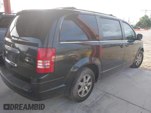 ✅ 2008 Chrysler Town & Country Touring • VIN: 2A8HR54P68R787463 • Лот: 43638775. Опубликован ранее на IAAI с пробегом 242 863 миль. Бесплатный доступ к архиву аукционных продаж из США и подробный отчёт об истории автомобиля на DreamBid. Изображение 4.