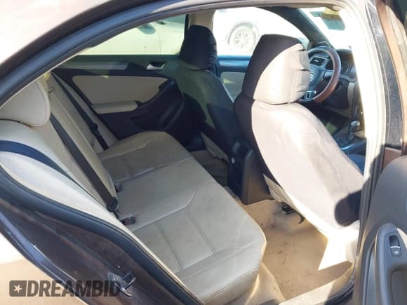 ✅ 2014 Volkswagen Jetta TDI w/Premium/Nav • VIN: 3VWLL7AJ3EM388993 • Lot: 41750316. Listed on IAAI with 162,755 mi. Free auction sales archive from the USA and detailed vehicle history report at DreamBid. Image 8.