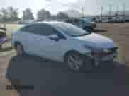 ✅ 2017 Chevrolet Cruze LT • VIN: 1G1BE5SM6H7104379 • Lot: 81688005. Wystawiony na Copart z przebiegiem 116 737 mil mil. Skorzystaj z bezpłatnego archiwum sprzedaży aukcyjnych z USA i zobacz szczegółowy raport historii pojazdu na DreamBid. Zdjęcie 4.