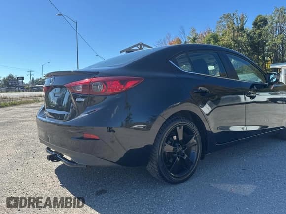 ✅ 2015 Mazda 3 i Touring • VIN: 3MZBM1V74FM132996 • Лот: 84838015. Опубликован ранее на Copart с пробегом 230 000 миль. Бесплатный доступ к архиву аукционных продаж из США и подробный отчёт об истории автомобиля на DreamBid. Изображение 4.