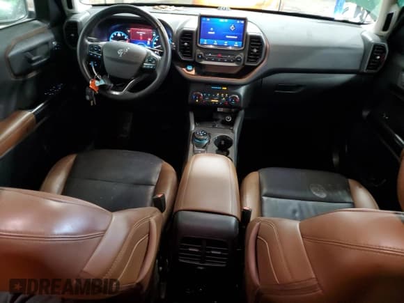 ✅ 2023 Ford Bronco Sport Badlands • VIN: 3FMCR9D99PRD77819 • Lot: 70201725. Wystawiony na Copart z przebiegiem 93 886 mil. Bezpłatny archiwum sprzedaży aukcyjnych z USA i szczegółowy raport historii pojazdu na DreamBid. Zdjęcie 8.