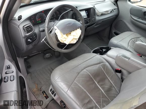 ✅ 2001 Ford F-150 XL • VIN: 1FTRX17L81NA32000 • Lot: 68123505. Listed on Copart with 251,498 mi. Free auction sales archive from the USA and detailed vehicle history report at DreamBid. Image 8.