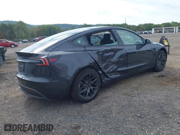 ✅ 2025 Tesla Model 3 Long Range • VIN: 5YJ3E1EA3SF987297 • Lot: 43312838. Wystawiony na IAAI z przebiegiem 3 601 mil. Bezpłatny archiwum sprzedaży aukcyjnych z USA i szczegółowy raport historii pojazdu na DreamBid. Zdjęcie 4.
