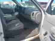 2009 Chevrolet Silverado 1500 Work Truck z VIN 1GCEC14X99Z146237, wystawiony jako IAAI lot #42499184 z przebiegiem 174 843 mil mil oraz . Historia ofert i sprzedaży dostępna na DreamBid. Obrazek 5.