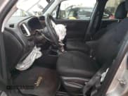 ✅ 2019 Jeep Renegade Latitude • VIN: ZACNJBBB0KPK72636 • Lot: 80169745. Wystawiony na Copart z przebiegiem 97 689 mil. Bezpłatny archiwum sprzedaży aukcyjnych z USA i szczegółowy raport historii pojazdu na DreamBid. Zdjęcie 7.